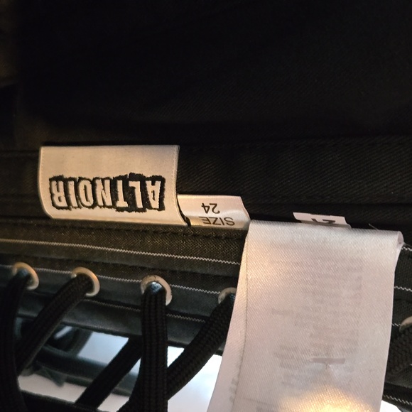 Black pinstripe underbust corset with ruffles BNWT - Picture 9 of 11